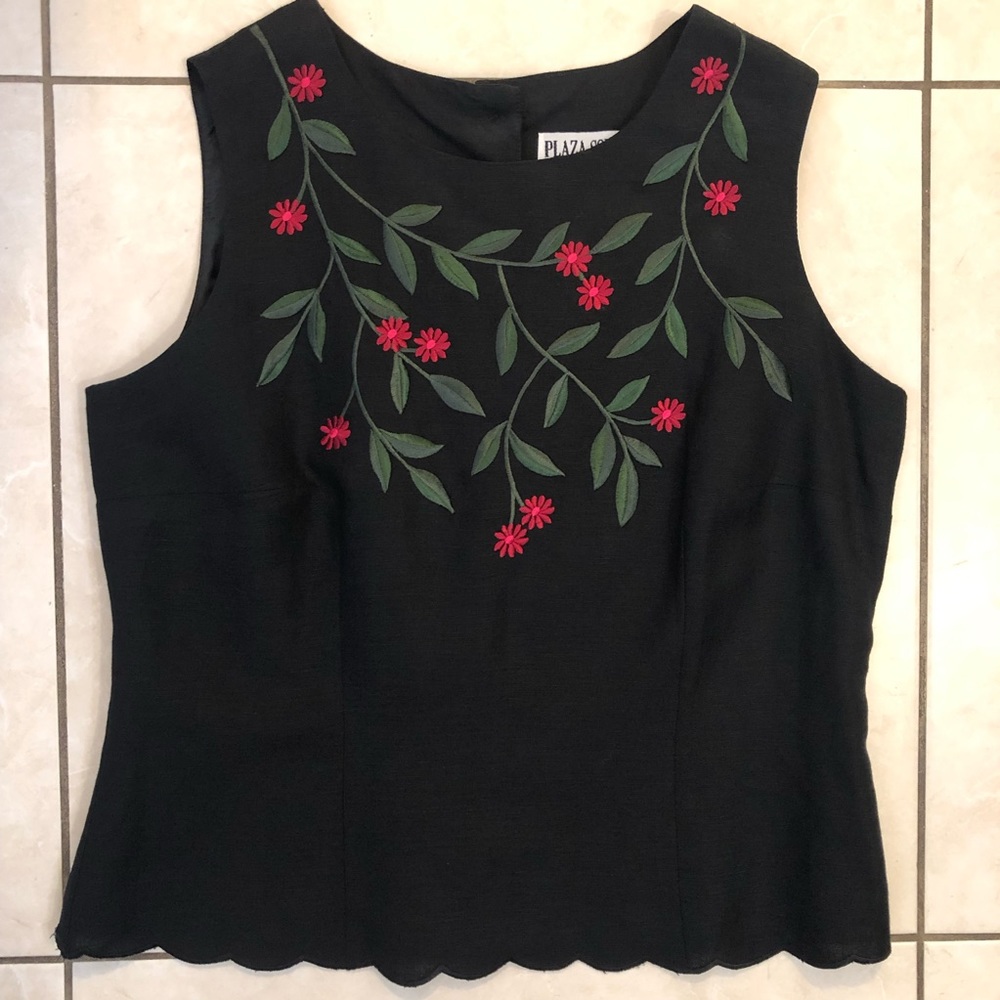 Sleeveless Top with Embroidered Flowers Size 10P